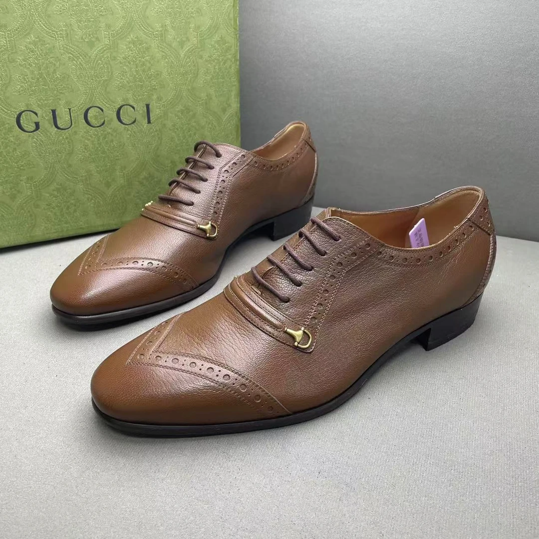 全新未使用 GUCCI/古驰 棕色皮面镂空雕花尖头时尚皮鞋 41.5码