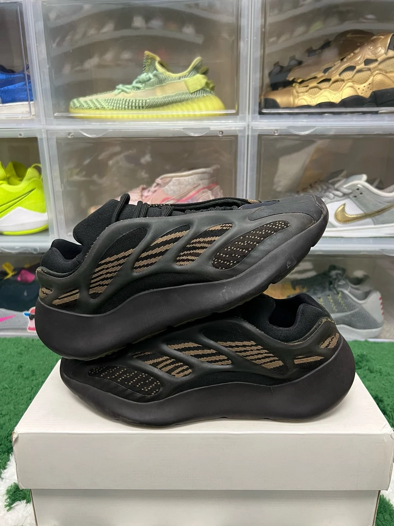 44.5码/椰子700v3黑武士休闲鞋/二手正品9新