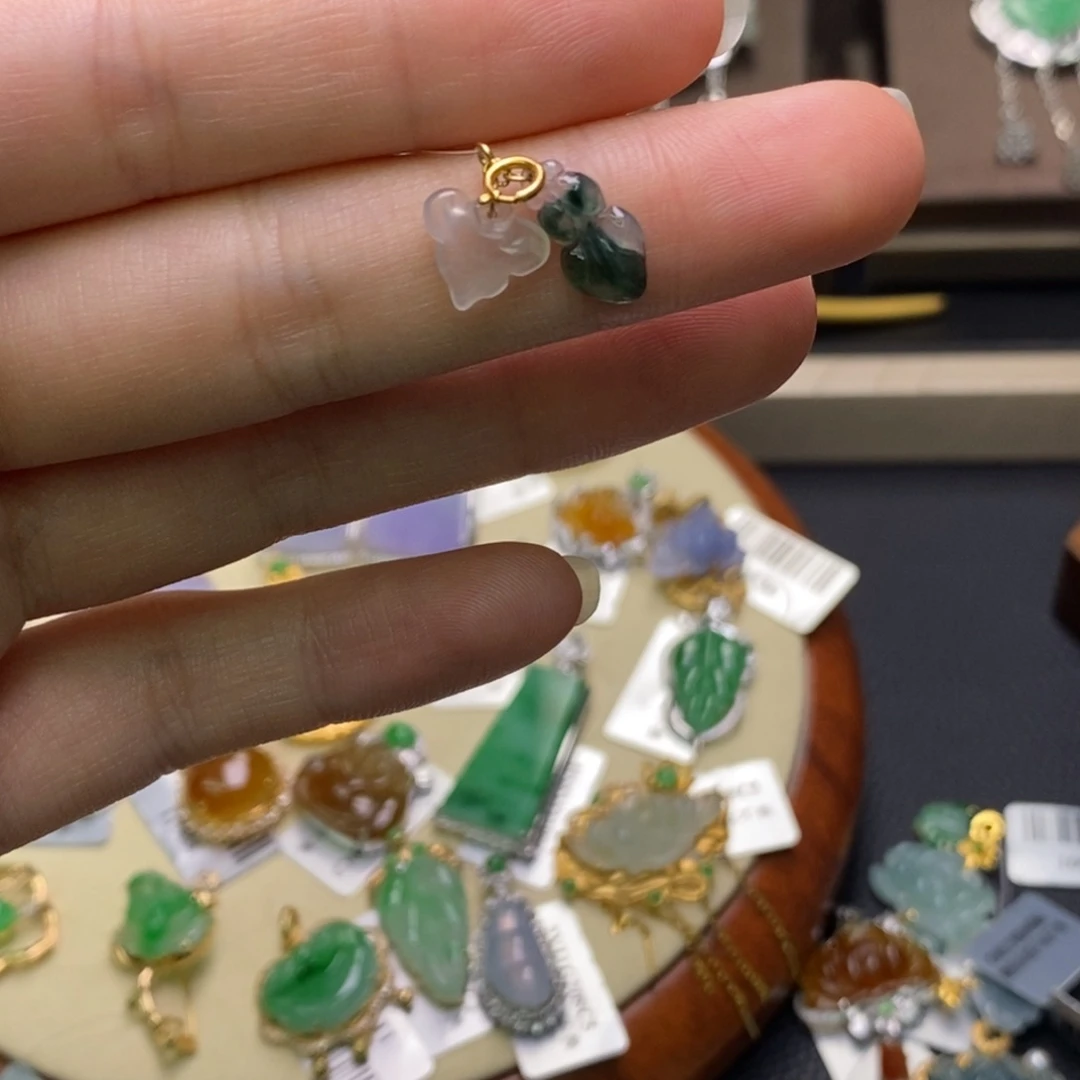 翡翠18K金镶嵌颈饰19503