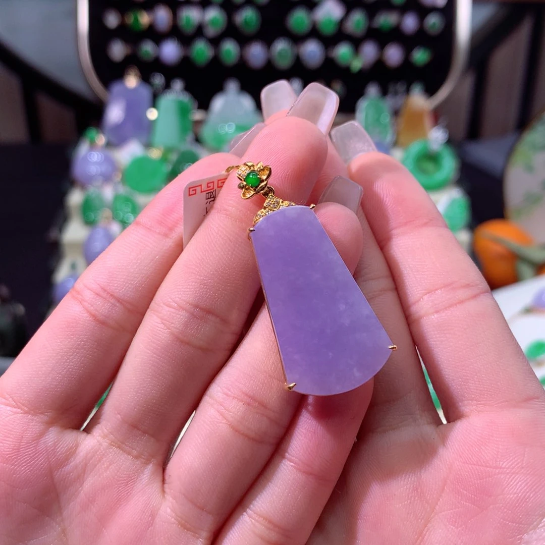 翡翠颈饰18K金镶嵌翡翠