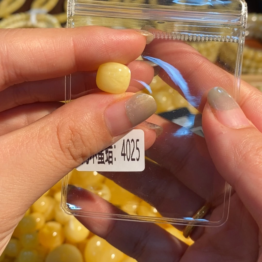 未镶嵌琥珀珠宝奇石4025