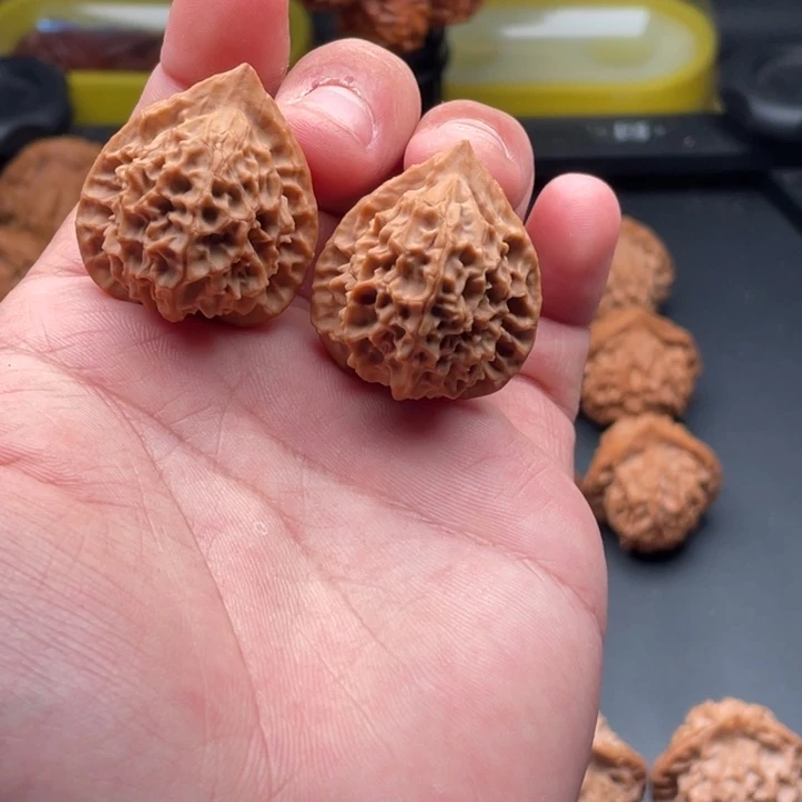 文玩核桃吊坠达*4珊瑚塔