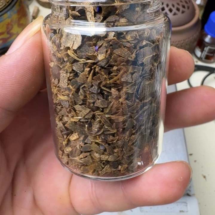 芊***翊沉香沉香碎屑黄奇沉水树朾米粒30克