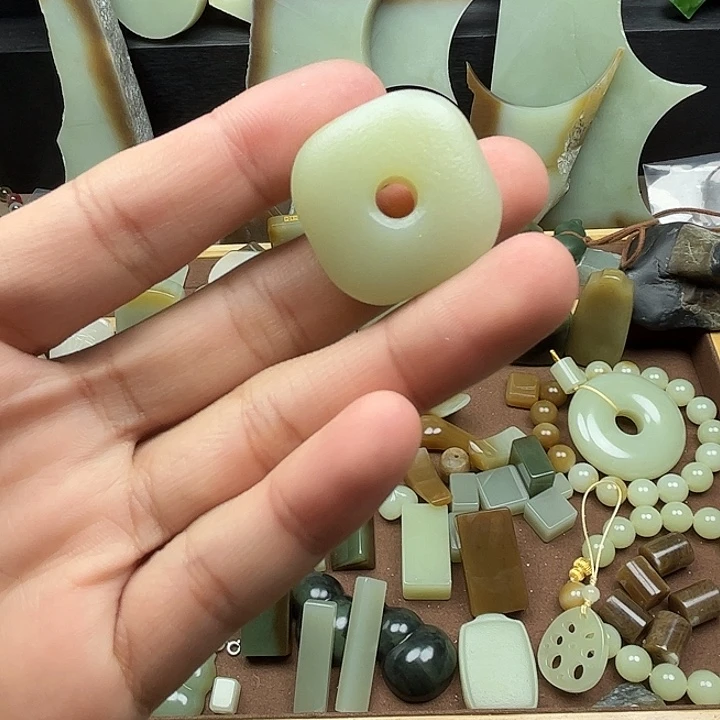 和田玉未镶嵌挂件