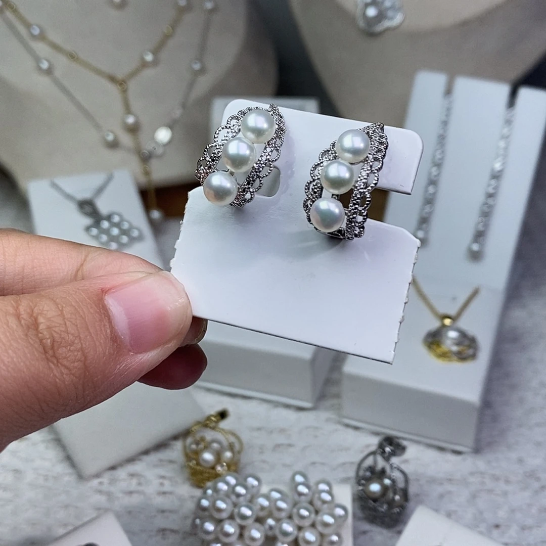 淡水珍珠银S925镶嵌耳饰