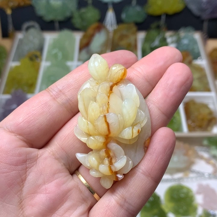 合金蛇纹石玉吊坠