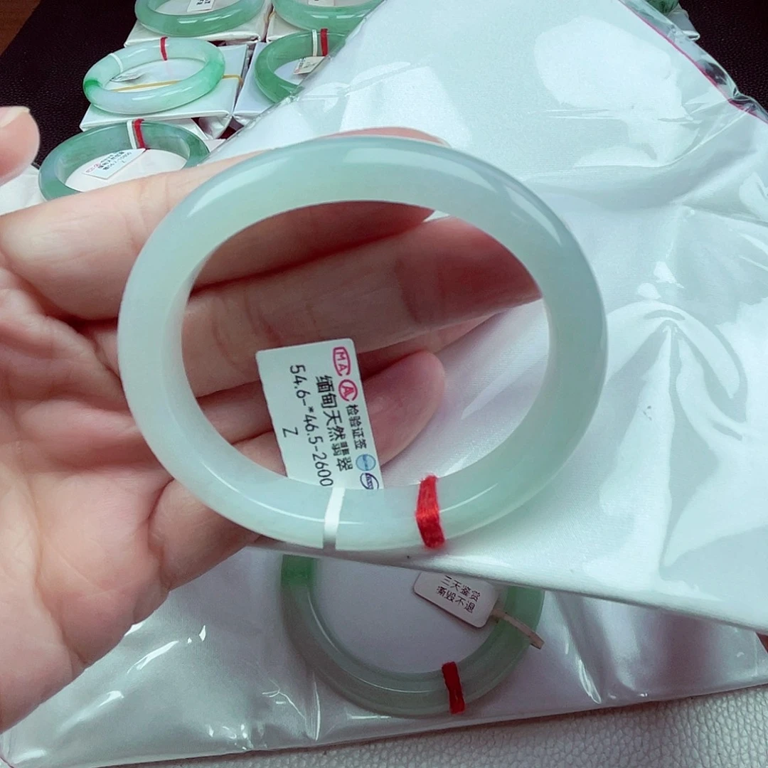 翡翠手镯（贵妃镯）未镶嵌遵****训天然缅甸翡翠