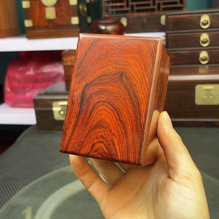 木微凹盒子一个人