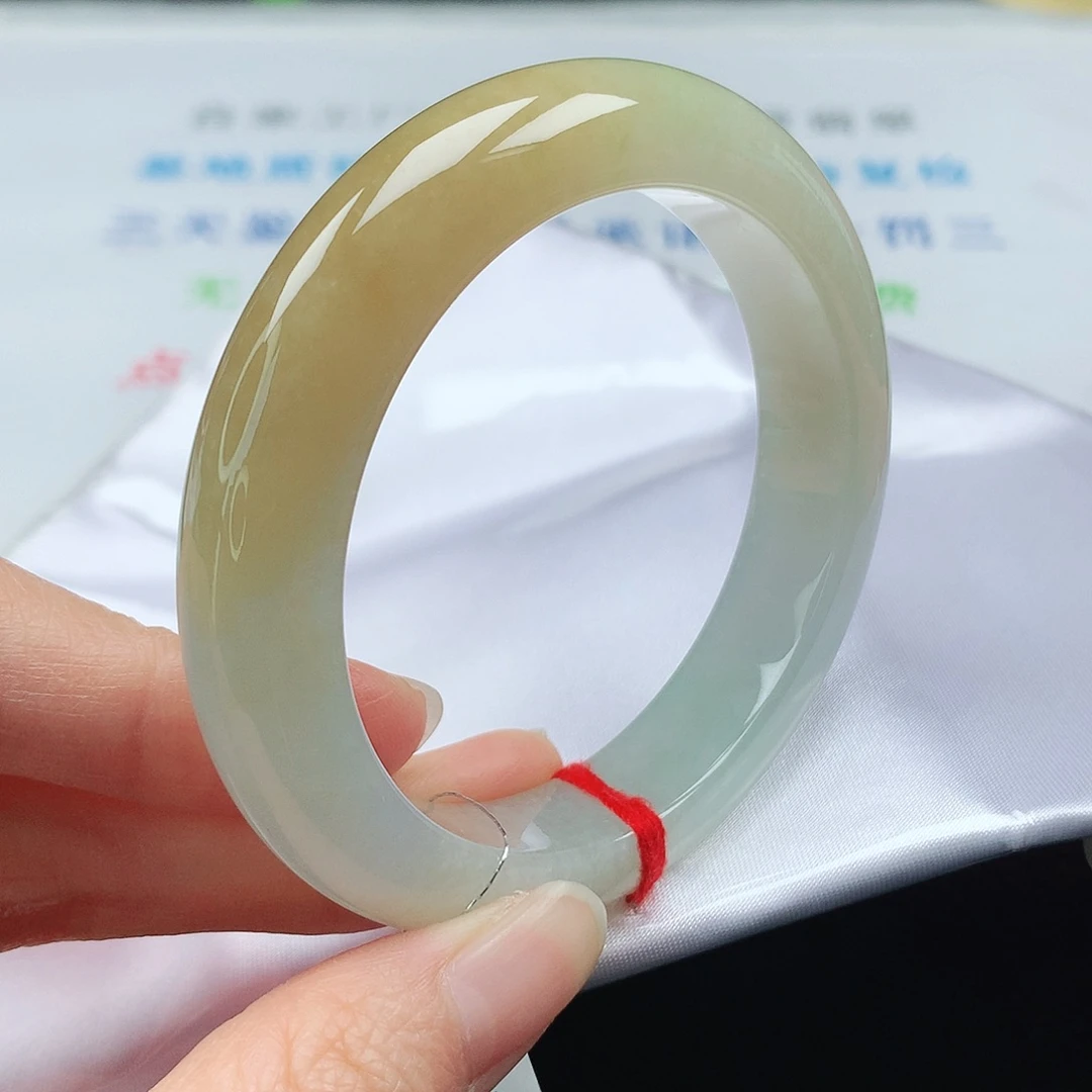 翡翠手镯未镶嵌55圈