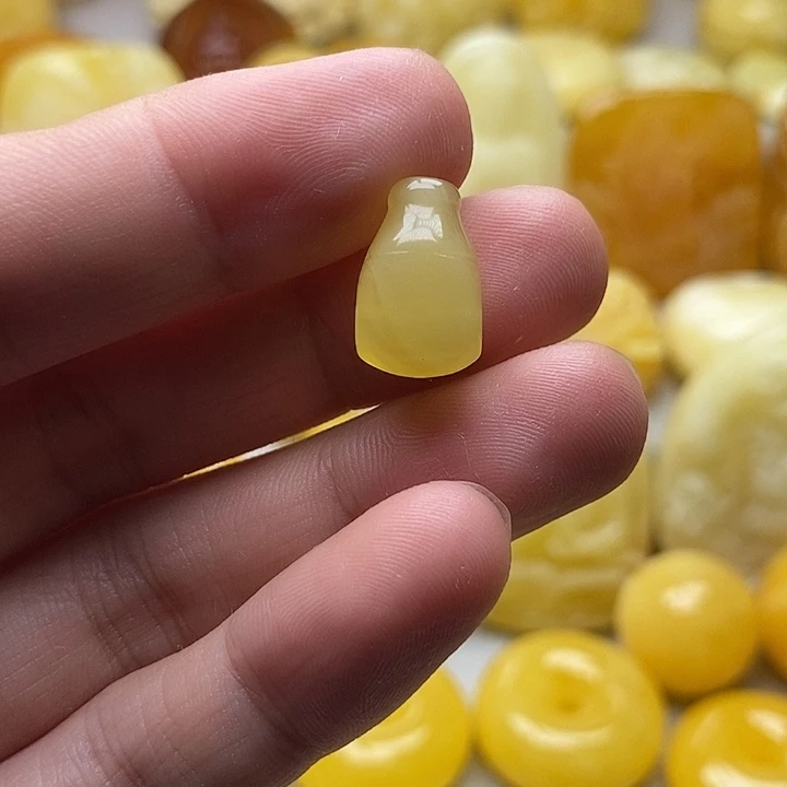 琥珀颈饰未镶嵌琥珀蜜蜡吊坠