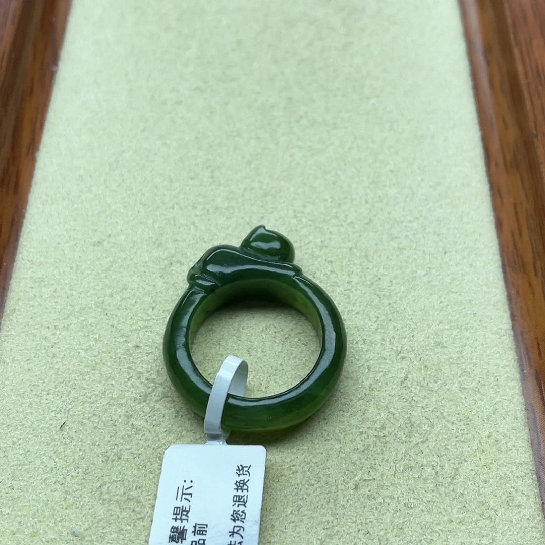 未镶嵌戒指和田玉45碧玉趴趴猫，内径17.2mm