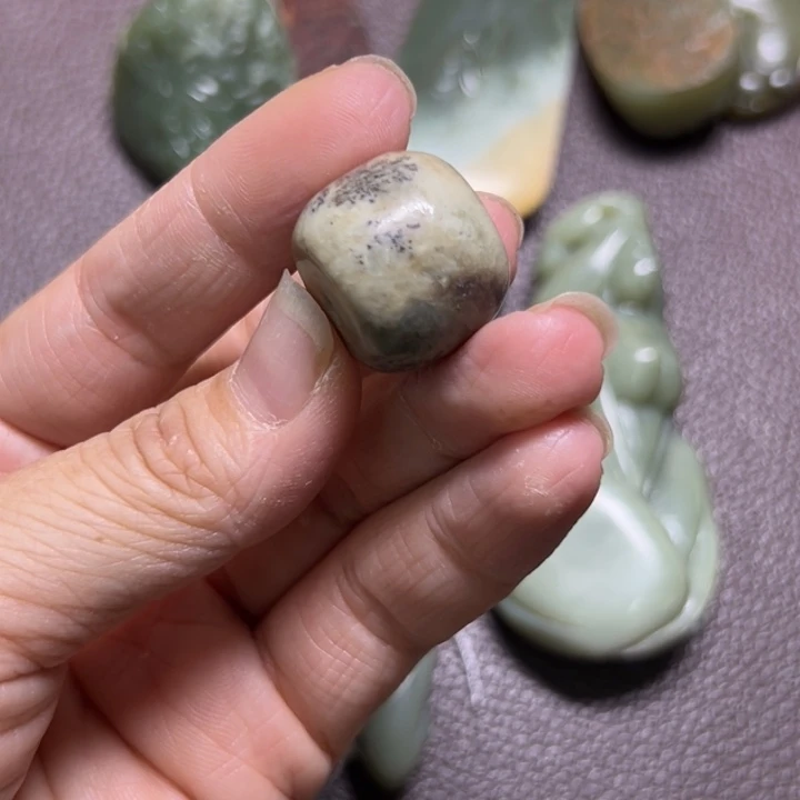 岫岩河磨玉（透闪石质玉）未镶嵌颈饰