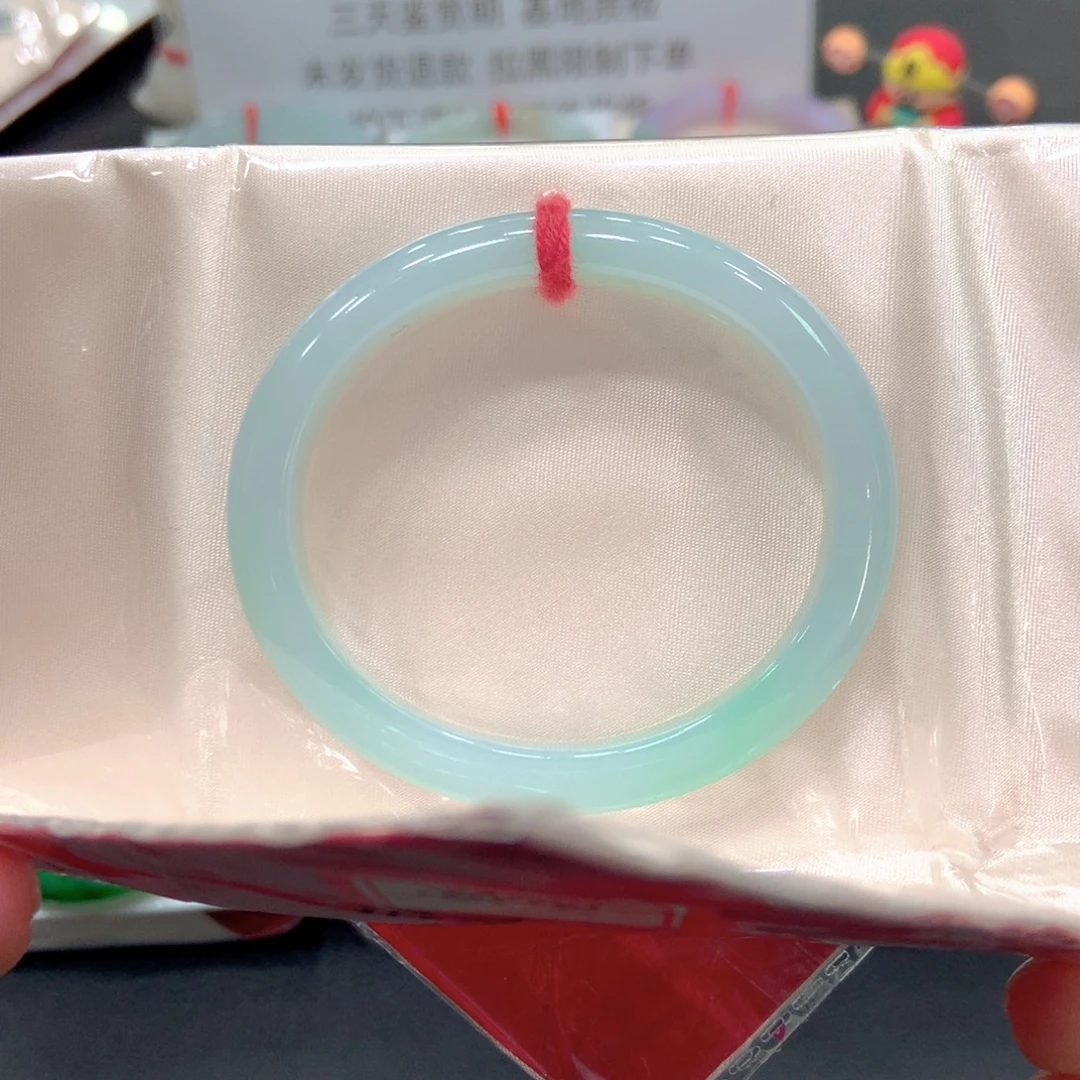 翡翠未镶嵌手镯54贵妃