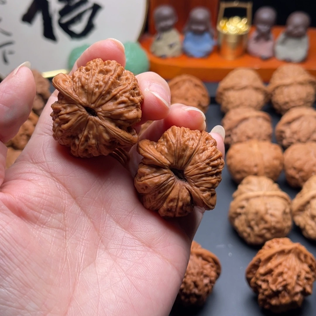 8***钟文玩核桃把件38血麒麟打底