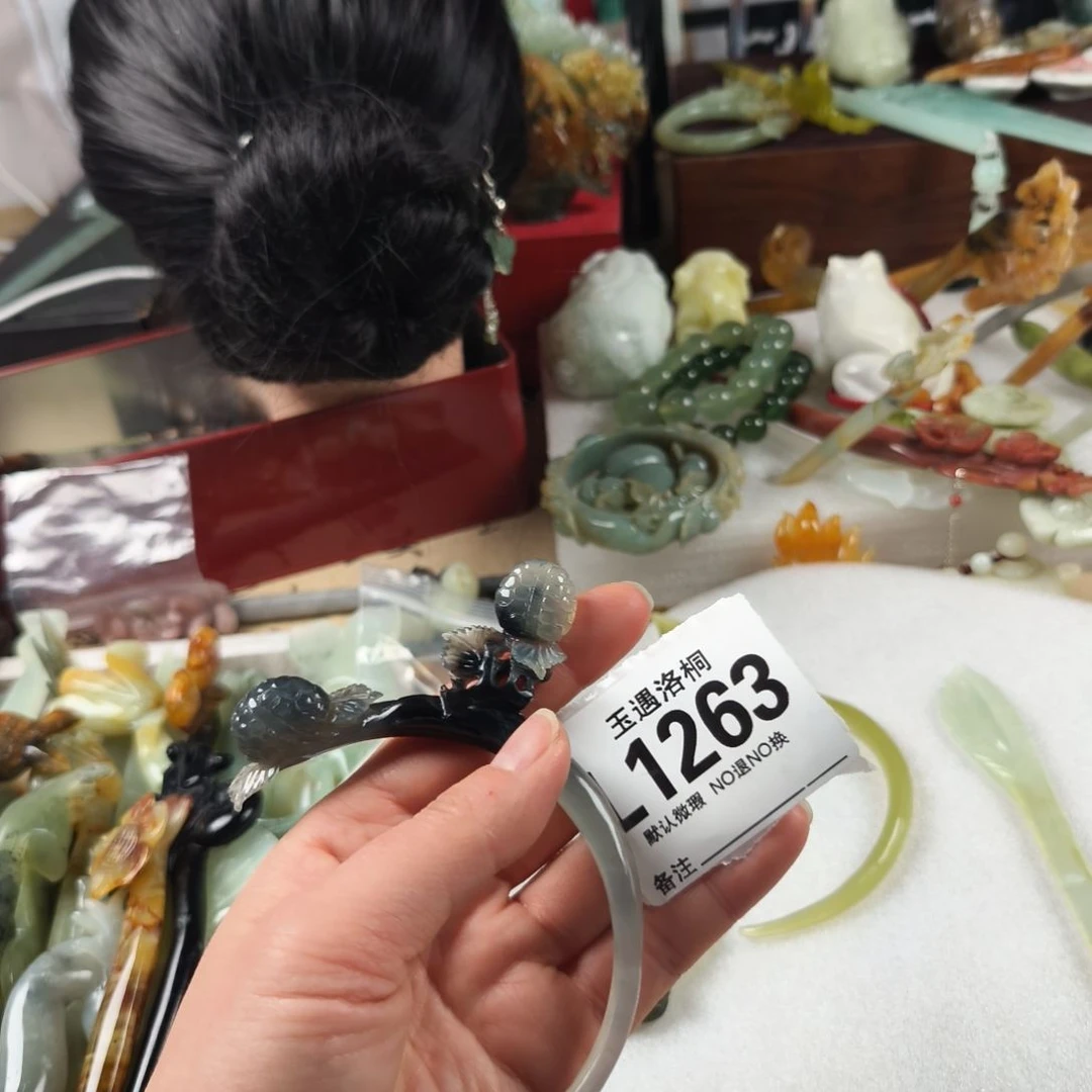 蛇纹石玉发饰合金氵**玉