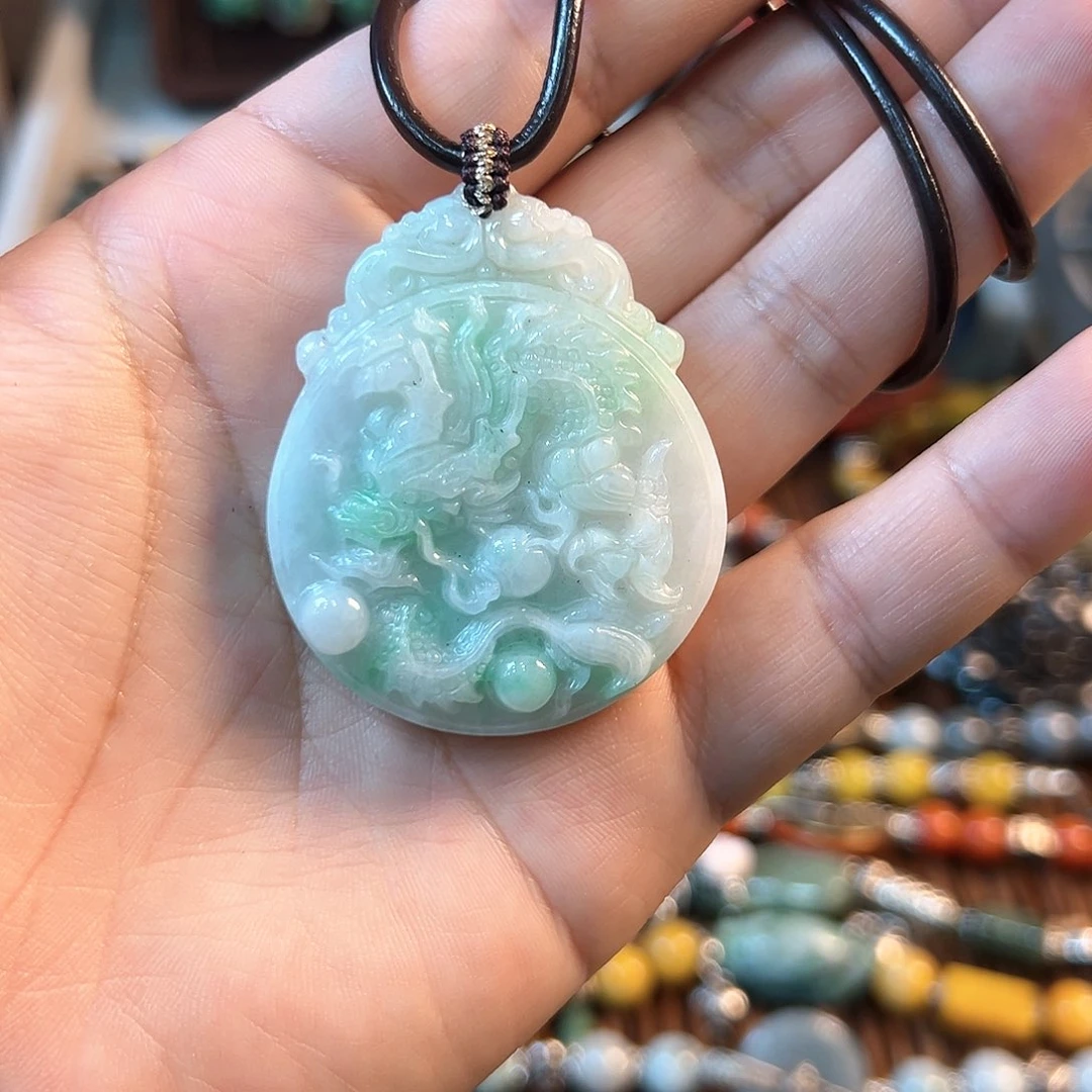 翡翠颈饰未镶嵌吊坠