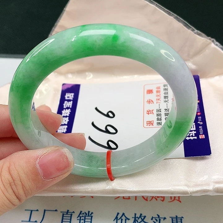 翡翠手镯未镶嵌翡翠