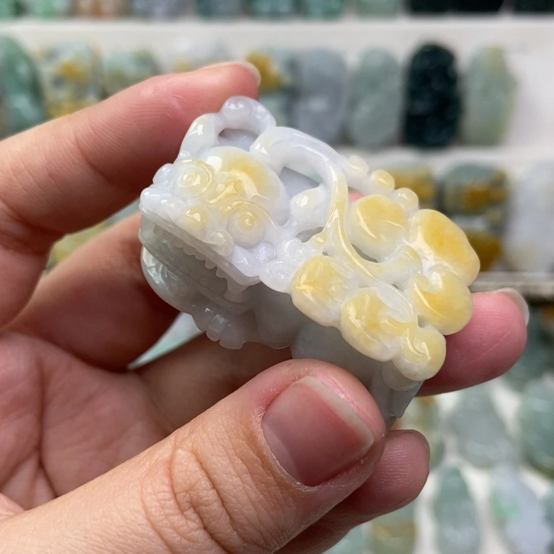 翡翠吊坠(赠链)未镶嵌