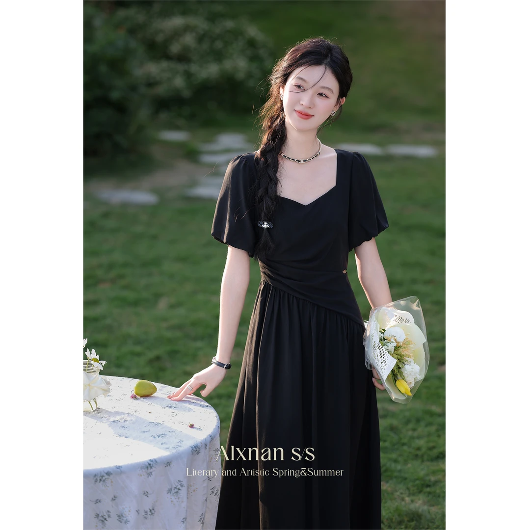 Q鹿向南-「松露小黑裙」法式方领露腰女2024夏季新款气质裙子L36533