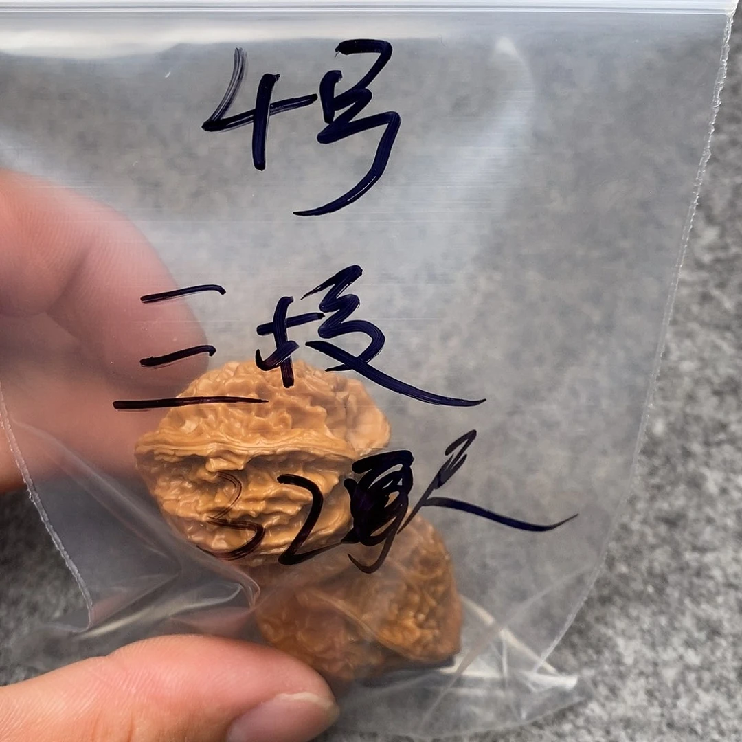 文玩核桃把件三棱