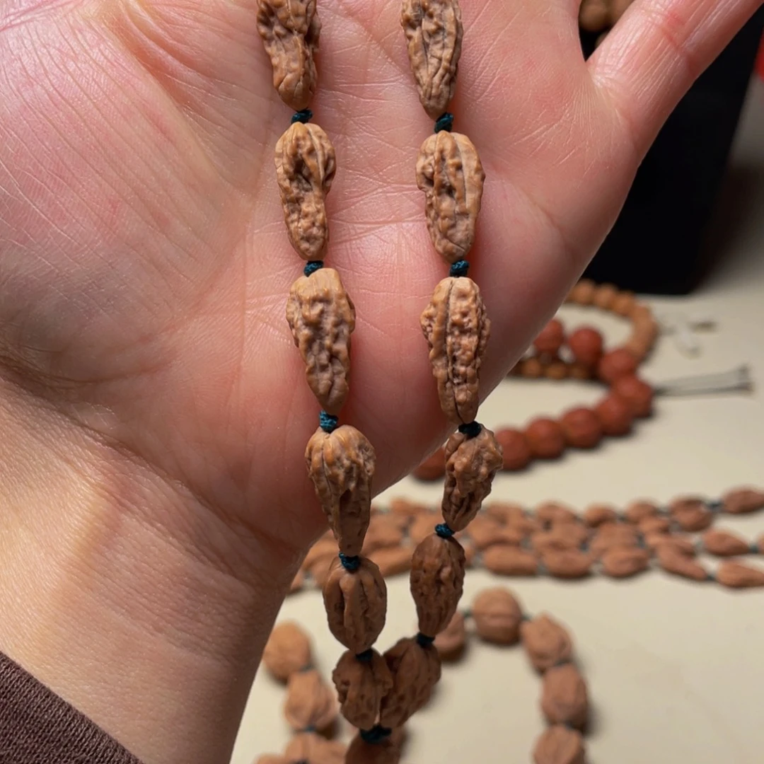 J***文玩核桃吊坠手持