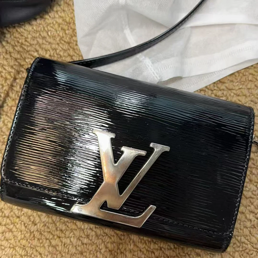 95新 LouisVuitton/路易威登 lv大logo黑色单肩包/95新/16575721