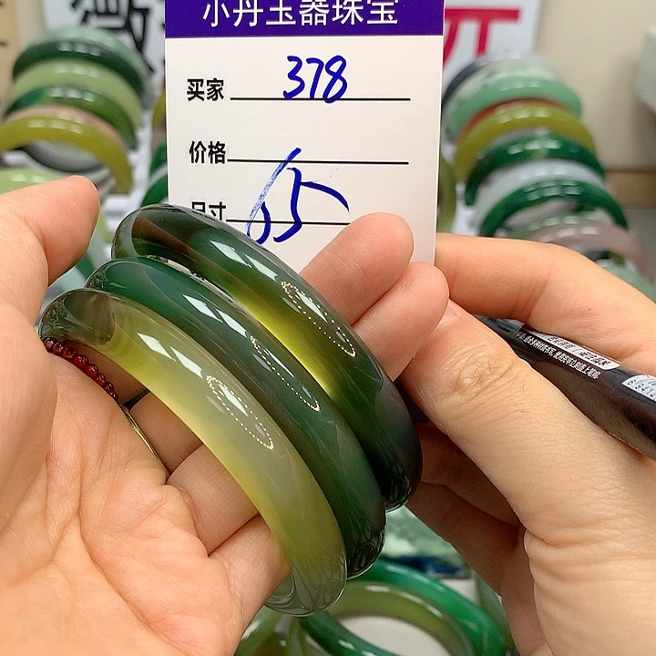 未镶嵌蛇纹石玉手镯多样性随机发其中之一