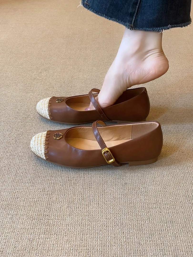 Elingjk/1.5cm复古圆头拼接草编山茶花浅口一字扣带平底单鞋