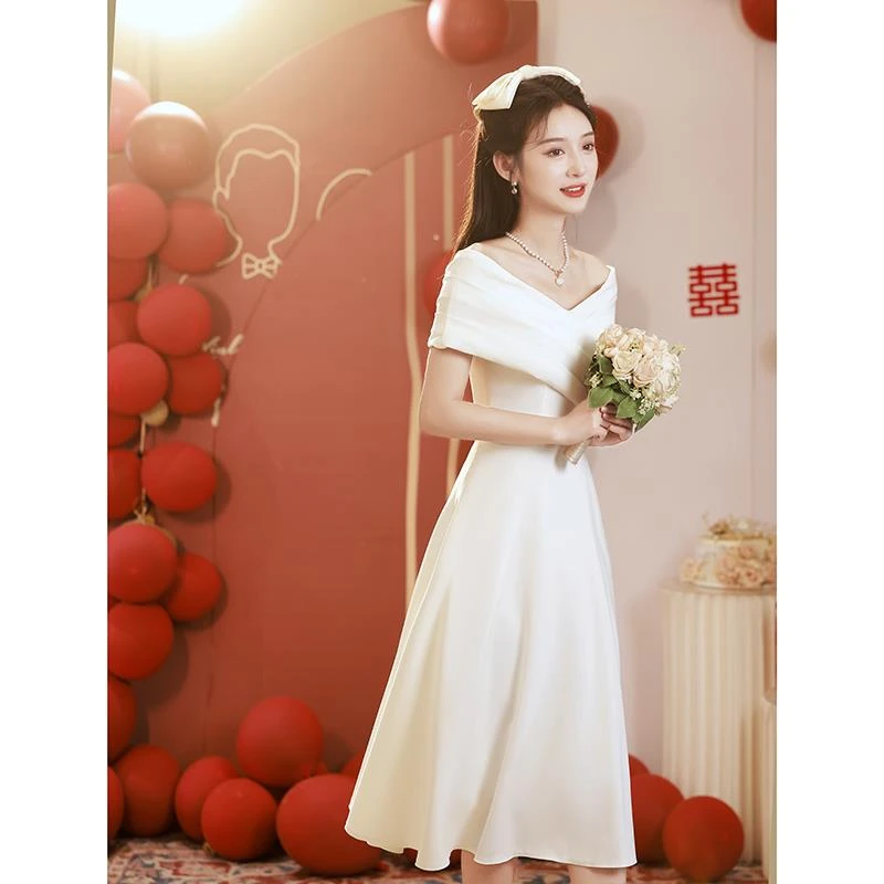 一字肩白色小晚礼服平时可穿订婚连衣裙大气主持人领证登记小白裙