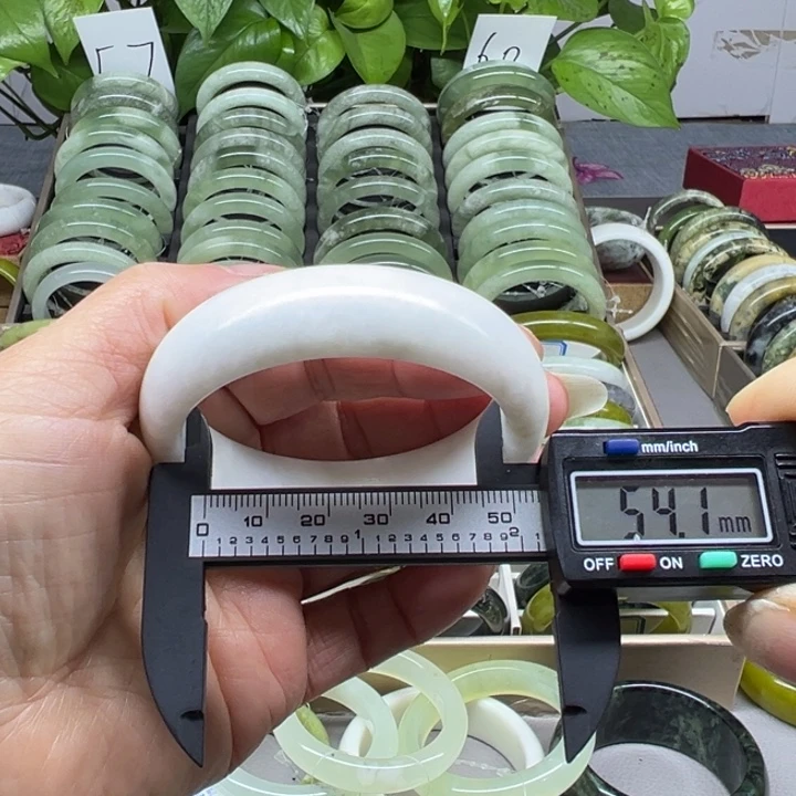 蛇纹石玉未镶嵌手镯22