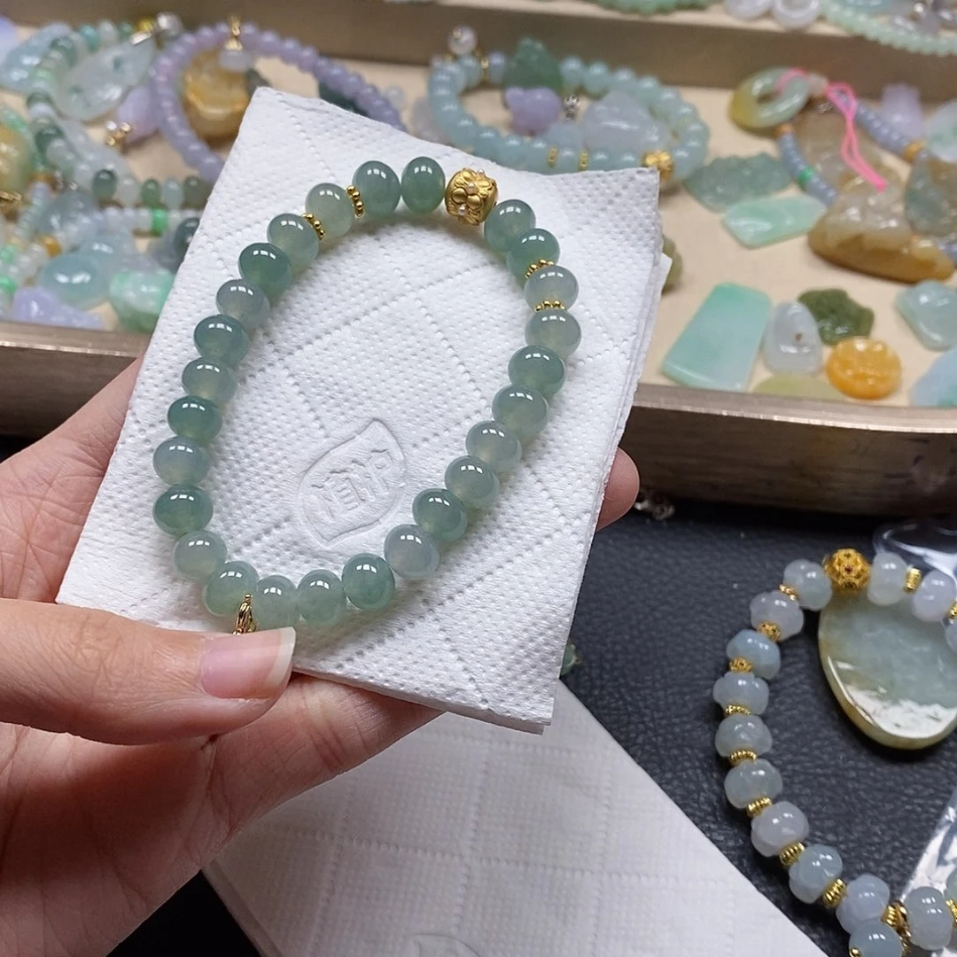 翡翠颈饰未镶嵌栖*闪