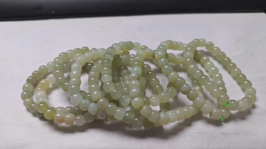 和田玉手串8mm左右多样性发其一C-399