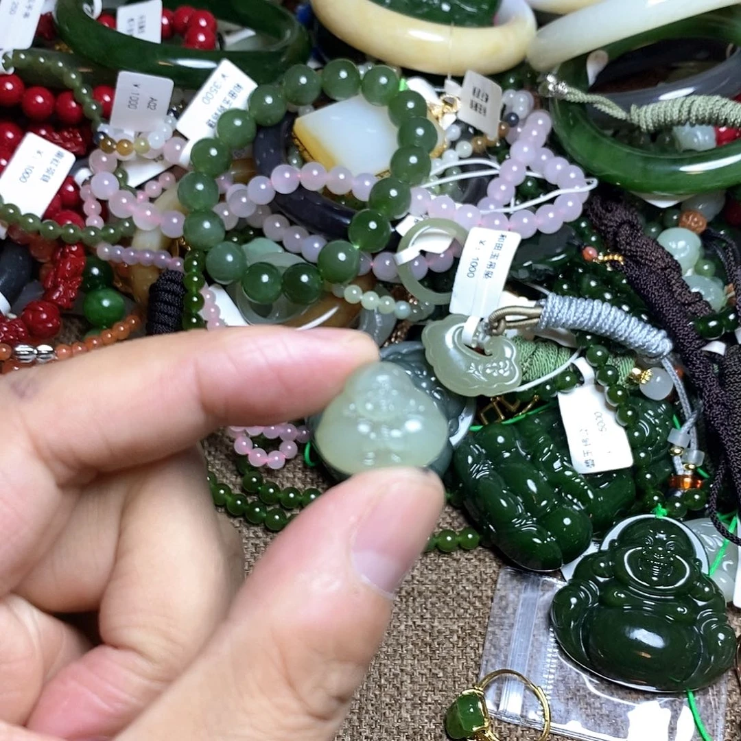 和田玉颈饰未镶嵌