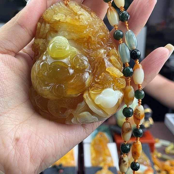 蛇纹石玉未镶嵌颈饰