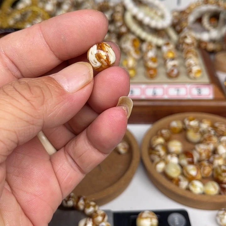 未镶嵌琥珀裸石小****s35号