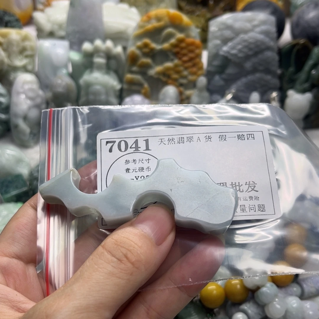 翡翠未镶嵌颈饰7041瑕疵