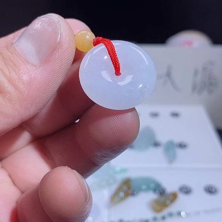 翡翠未镶嵌颈饰平安扣