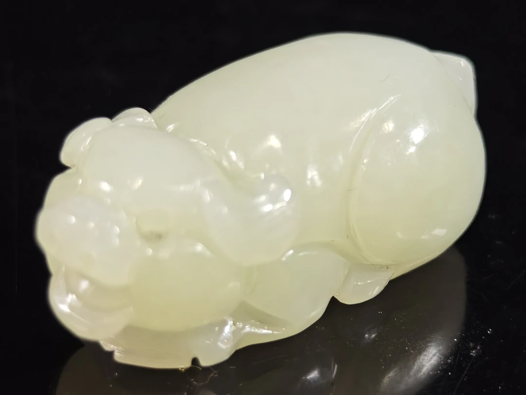 旧藏天然和田玉富贵一生生肖猪吊坠挂件37克45*25mm