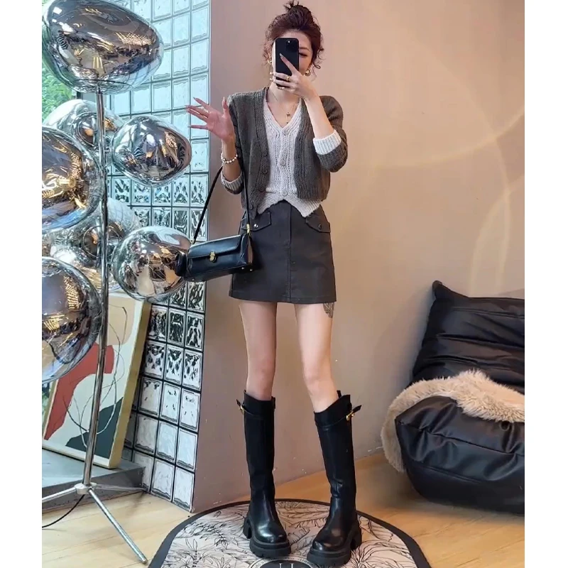 字皮洋气女两件套搭配早春开衫两件假撞色一整套针织短裙a减龄