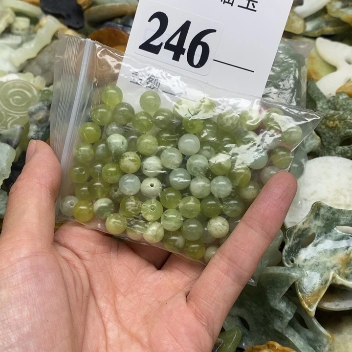 未镶嵌蛇纹石玉颈饰