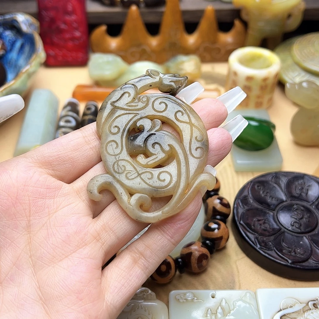 蛇纹石玉未镶嵌颈饰