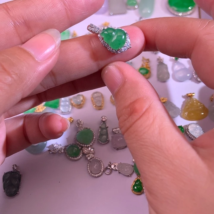 翡翠银S925镀金镶嵌颈饰