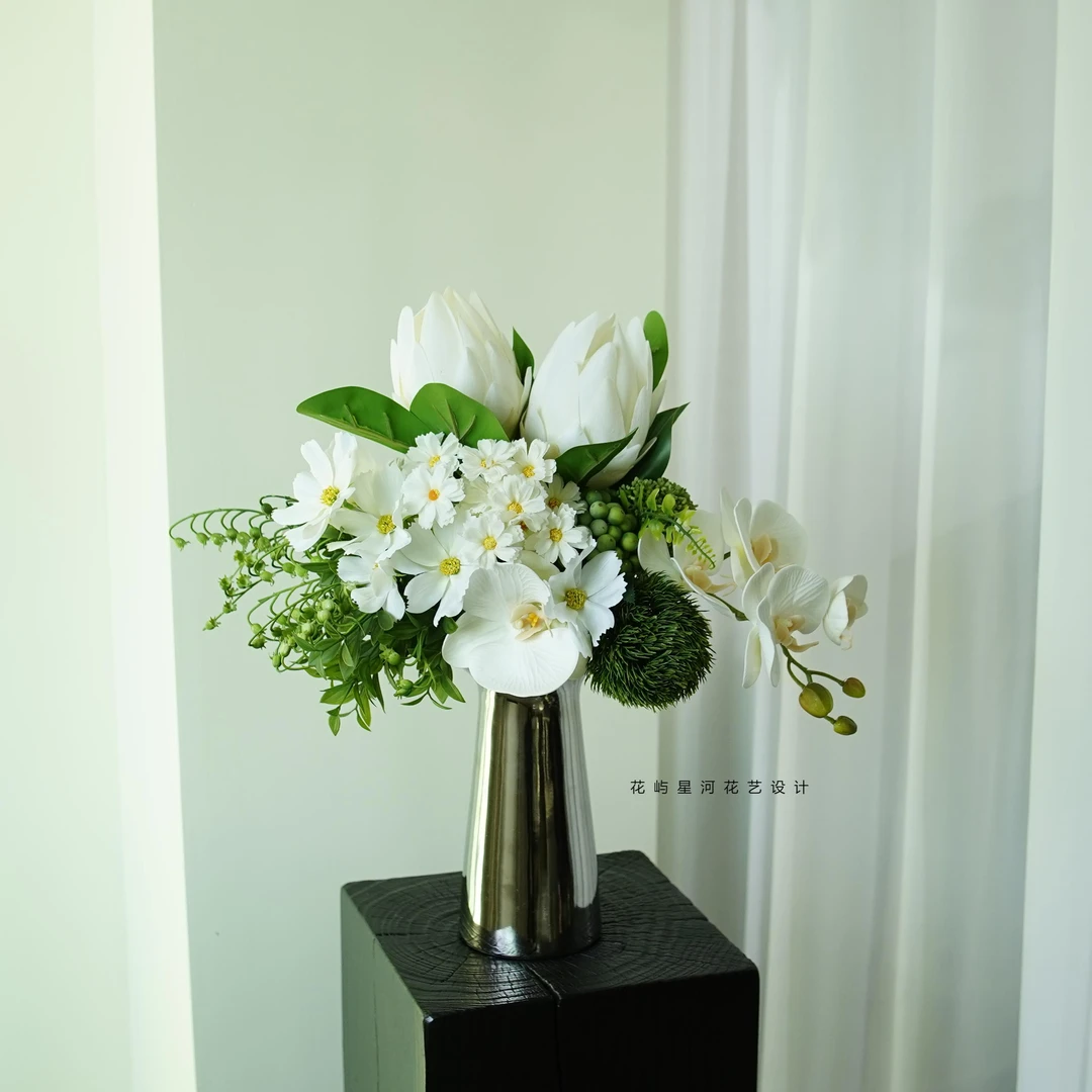 花屿星河|设计 仿真花艺帝王花森系轻奢高级花束餐桌花假花森系