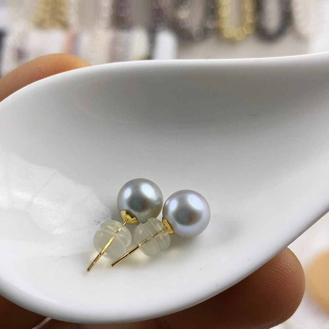 18K金镶嵌海水珍珠耳饰