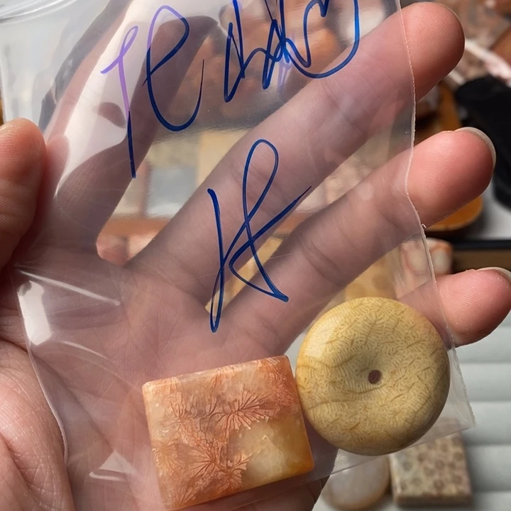 T***y未镶嵌珊瑚玉硅化玉