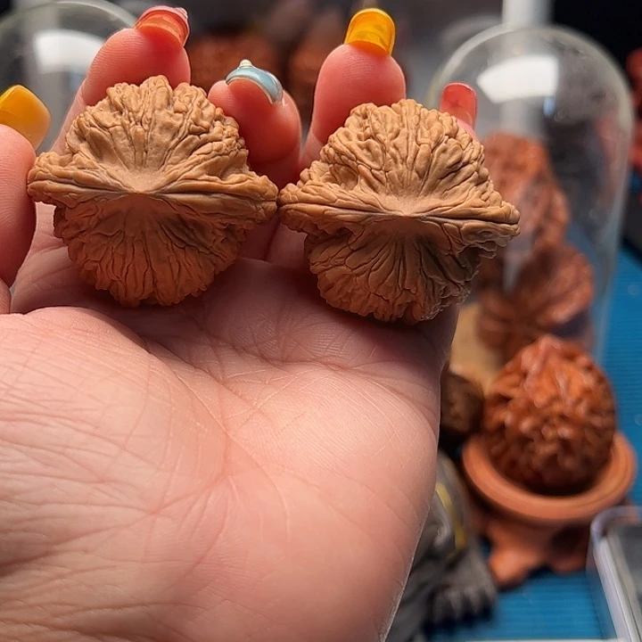 文玩核桃把件至尊虎 全品