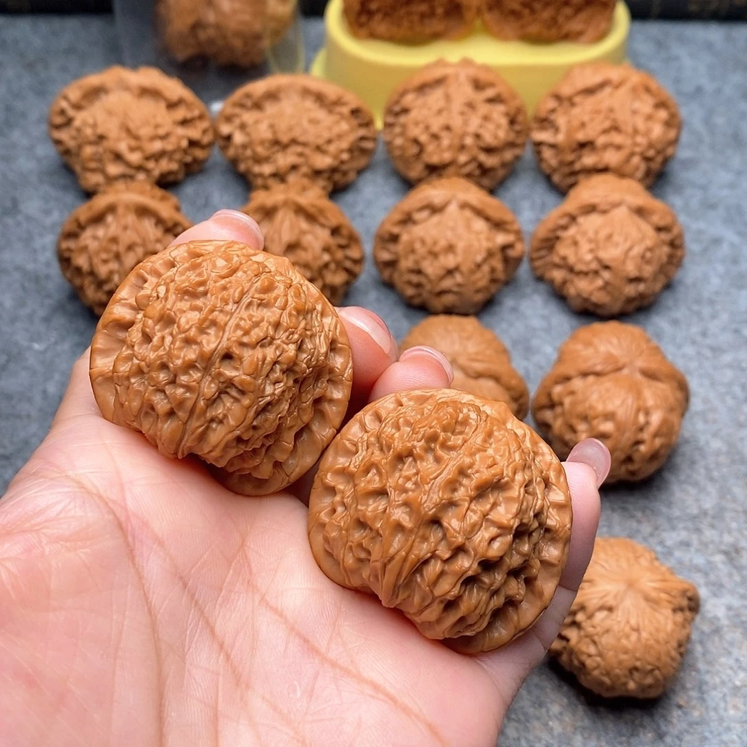 文玩核桃把件大**鹰精品血麒麟41.5全品