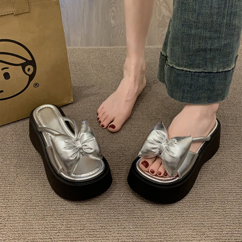 银色法式厚底增高凉鞋女2025夏季新款温柔仙女风蝴蝶结一字拖鞋