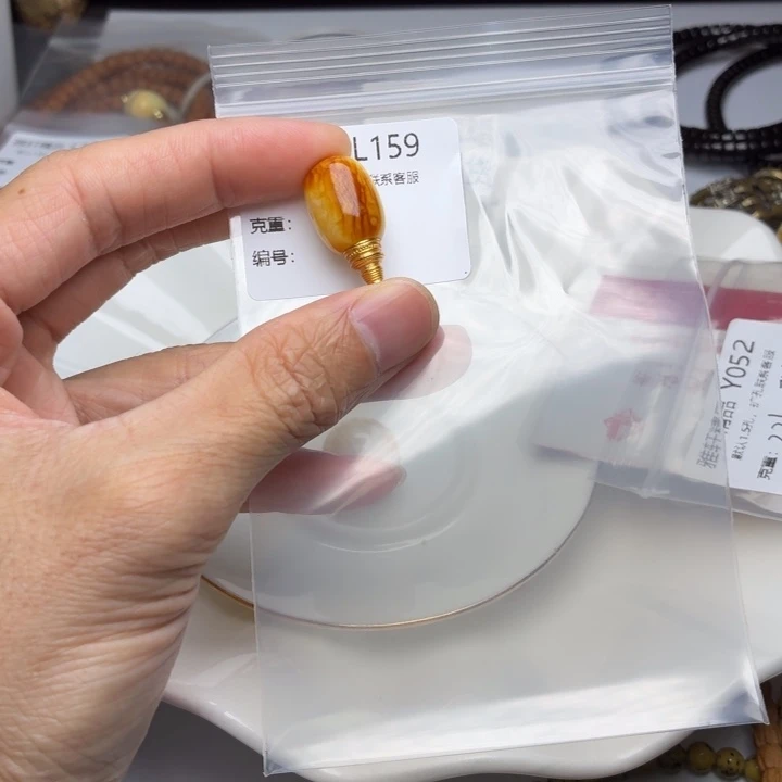 琥珀未镶嵌裸石琥珀