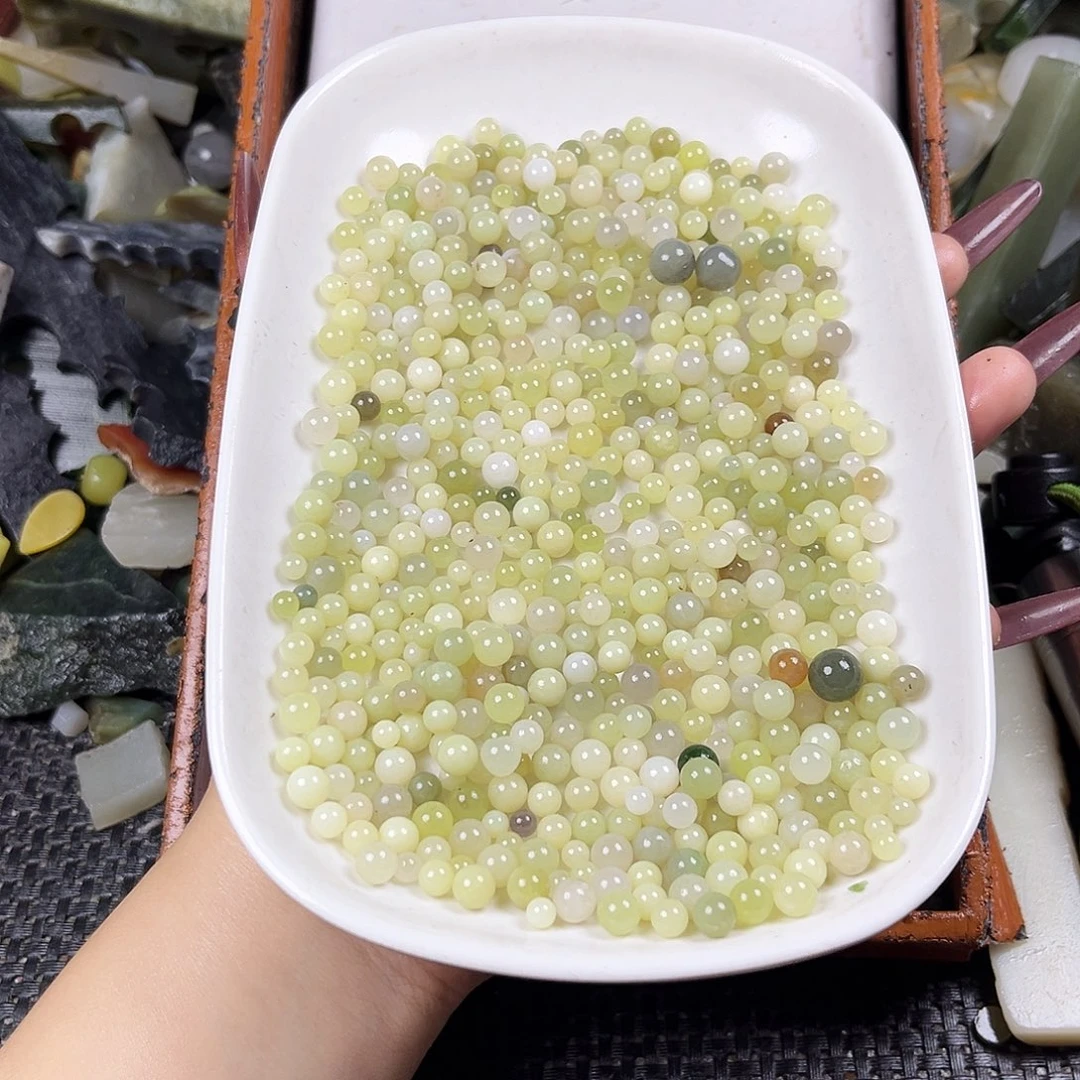 颈饰未镶嵌和田玉（糖玉）